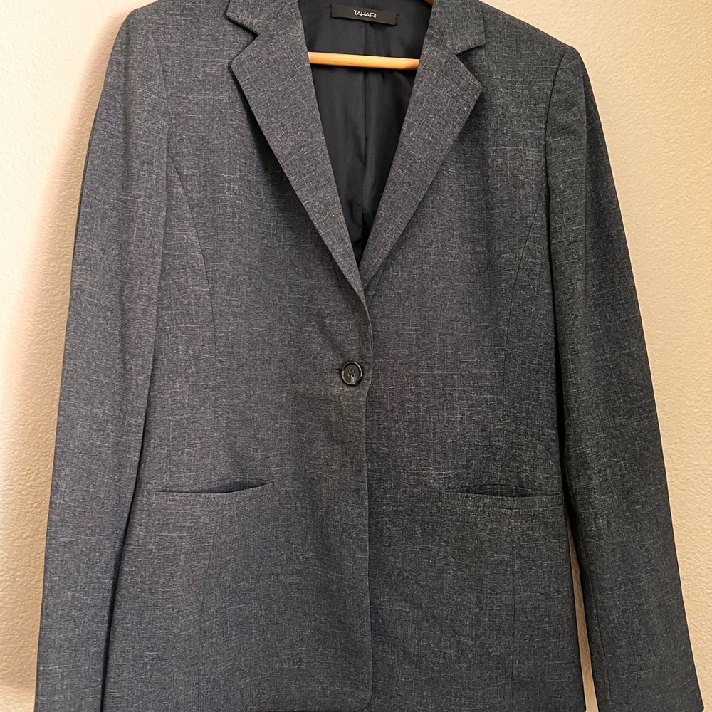 Women’s Tahari pant suit